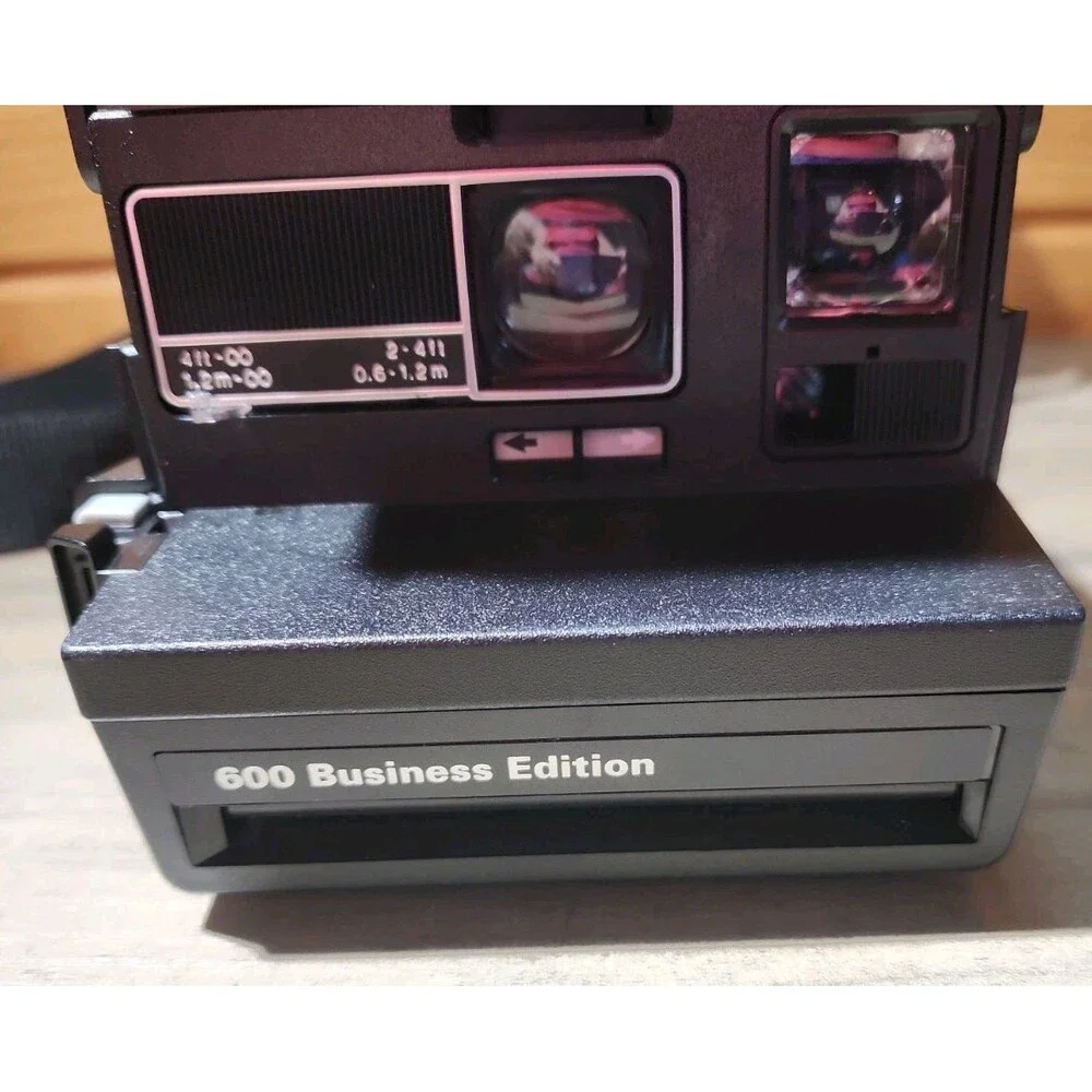 Polaroid 600 Business Edition Instant Film Camera -Camera Bag-Camera Not Tested